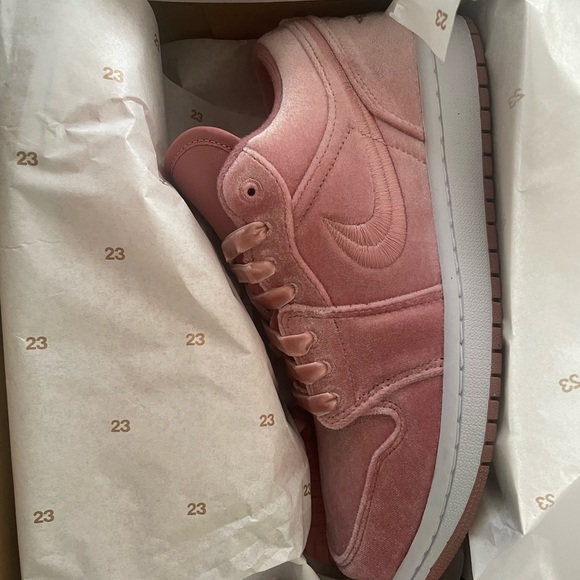 Jordan Shoes - Jordan 1 low rise pink velvet